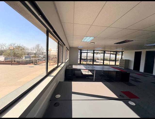 354M² OFFICE TO LET IN MIDRIDGE PARK